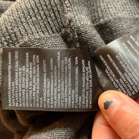 H&M Cardigan - Gray with littles buttons in the front  long sleeves - Large - Picture 11 of 12